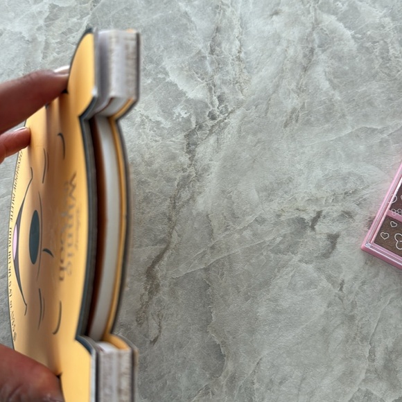 Winnie the Pooh and My Melody Eyeshadow Palette Set Limited Edition - Picture 6 of 10